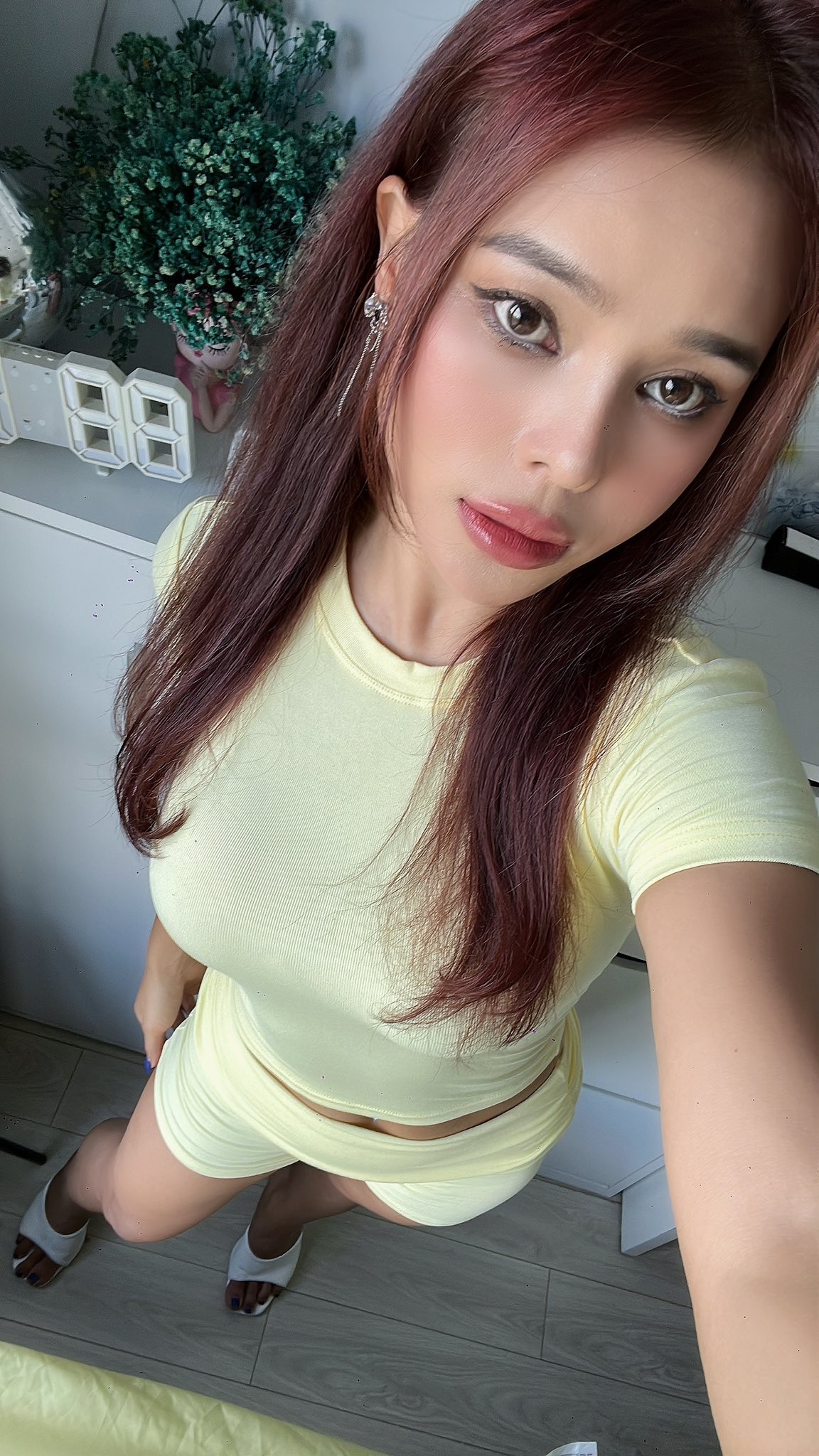 Danh tính cô gái áo cam trong quán karaoke lắc lư cùng Doãn Quốc Đam- Ảnh 4.