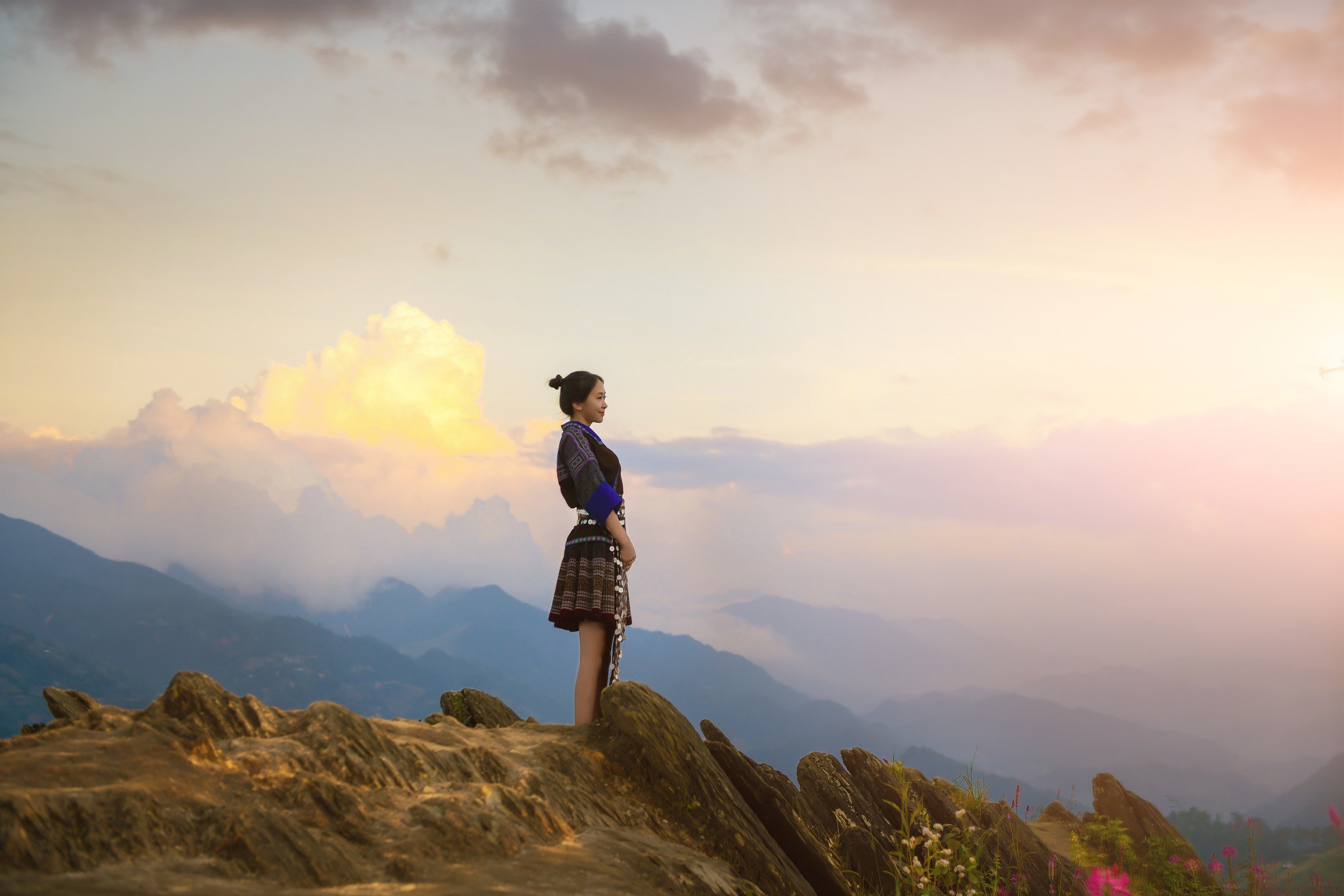 Cô gái Mông xinh tươi giữa ruộng bậc thang Mù Cang Chải - 6