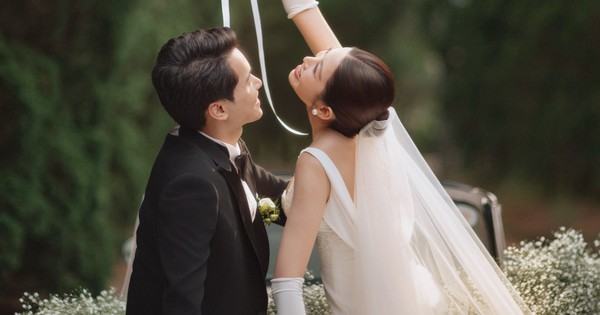 Ảnh cưới đẹp nhất showbiz Việt 2025: Cô dâu Á hậu quá xinh, chồng chủ tịch không chê vào đâu được! 28 Ảnh cưới đẹp nhất showbiz Việt 2025: Cô dâu Á hậu quá xinh, chồng chủ tịch không chê vào đâu được! 56566984913716568343223614531462091193142700n 1760862344462959780729 1760866225079 17608662254061650883238 922 0 1636 1364 crop 17608663068221598855486jpg