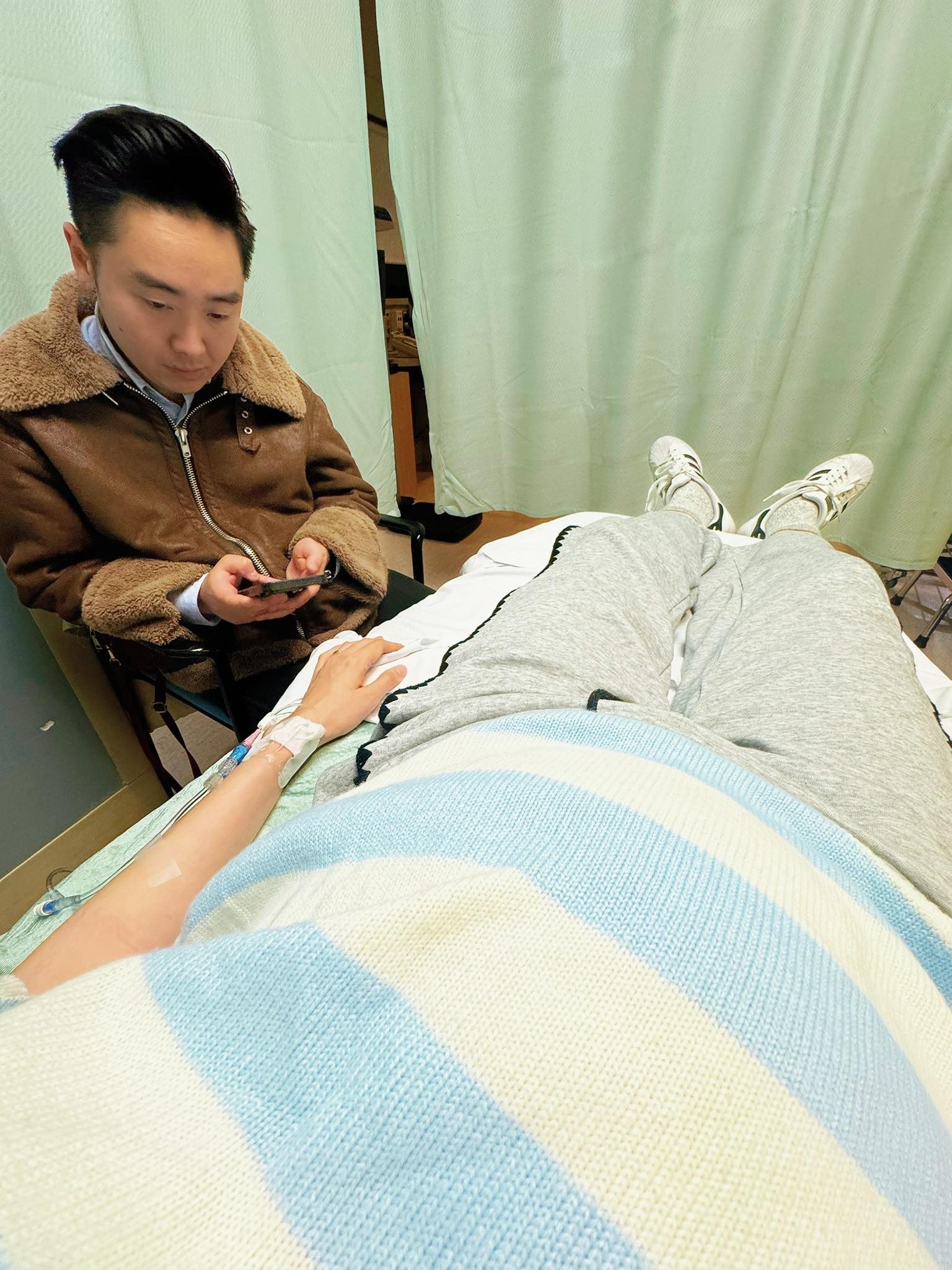 Hoa hậu Việt đang mang thai nhập viện cấp cứu giữa đêm ở Canada- Ảnh 1.