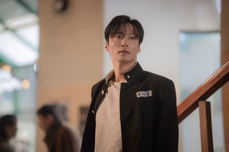 Làm ơn đừng để tài tử này cưa sừng làm nghé nữa: Đóng học sinh mà già như phụ huynh, lừa được ai hả trời- Ảnh 1.