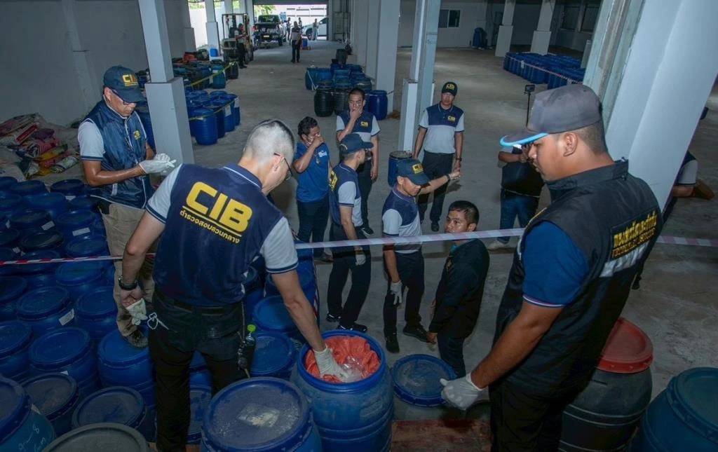 Phát hiện hơn 40 tấn lòng lợn ước tính 7,9 tỷ đồng nhập lậu từ Trung Quốc, bốc mùi hôi thối trong kho hàng tại Thái Lan- Ảnh 3.