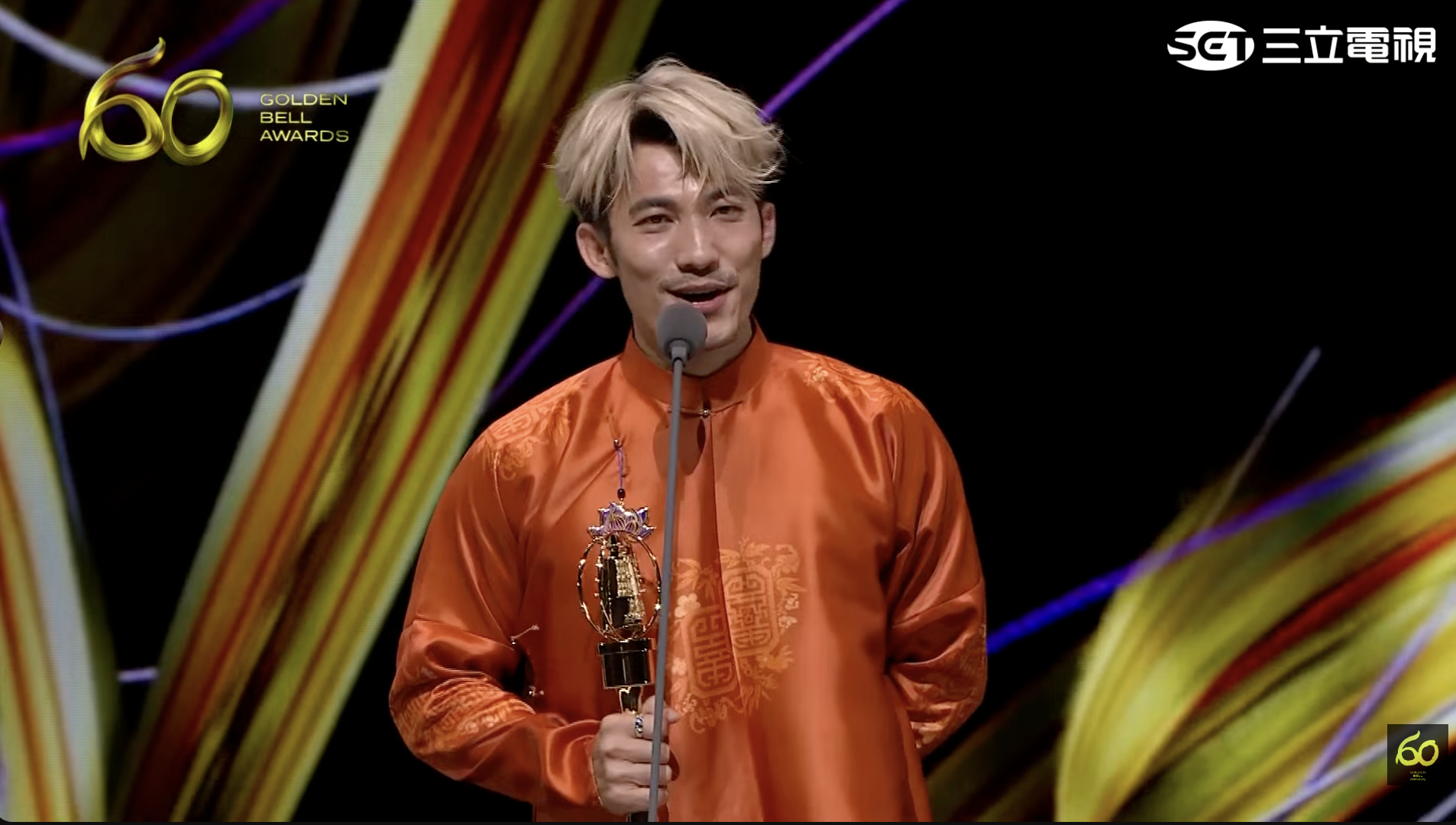 HOT: Lần đầu có diễn viên Việt Nam thắng Thị đế Kim Chung, mặc áo dài lên nhận giải trông oách vô cùng- Ảnh 2.