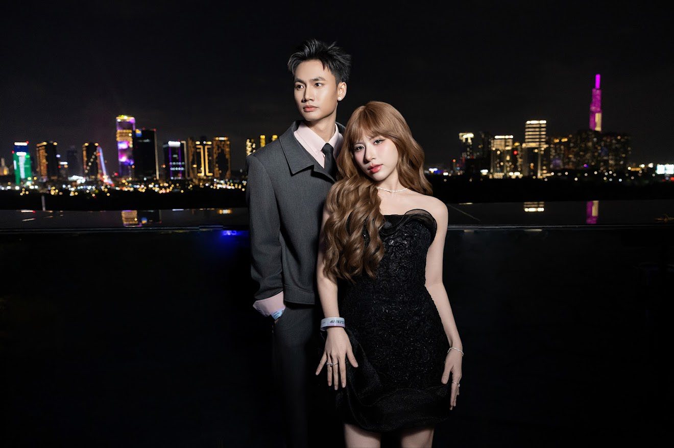 Bắt gặp cặp đôi Vbiz ngầm công khai tình cảm trước hàng trăm người, bảo sao bị đồn hẹn hò suốt 2 năm không dám cãi- Ảnh 1.