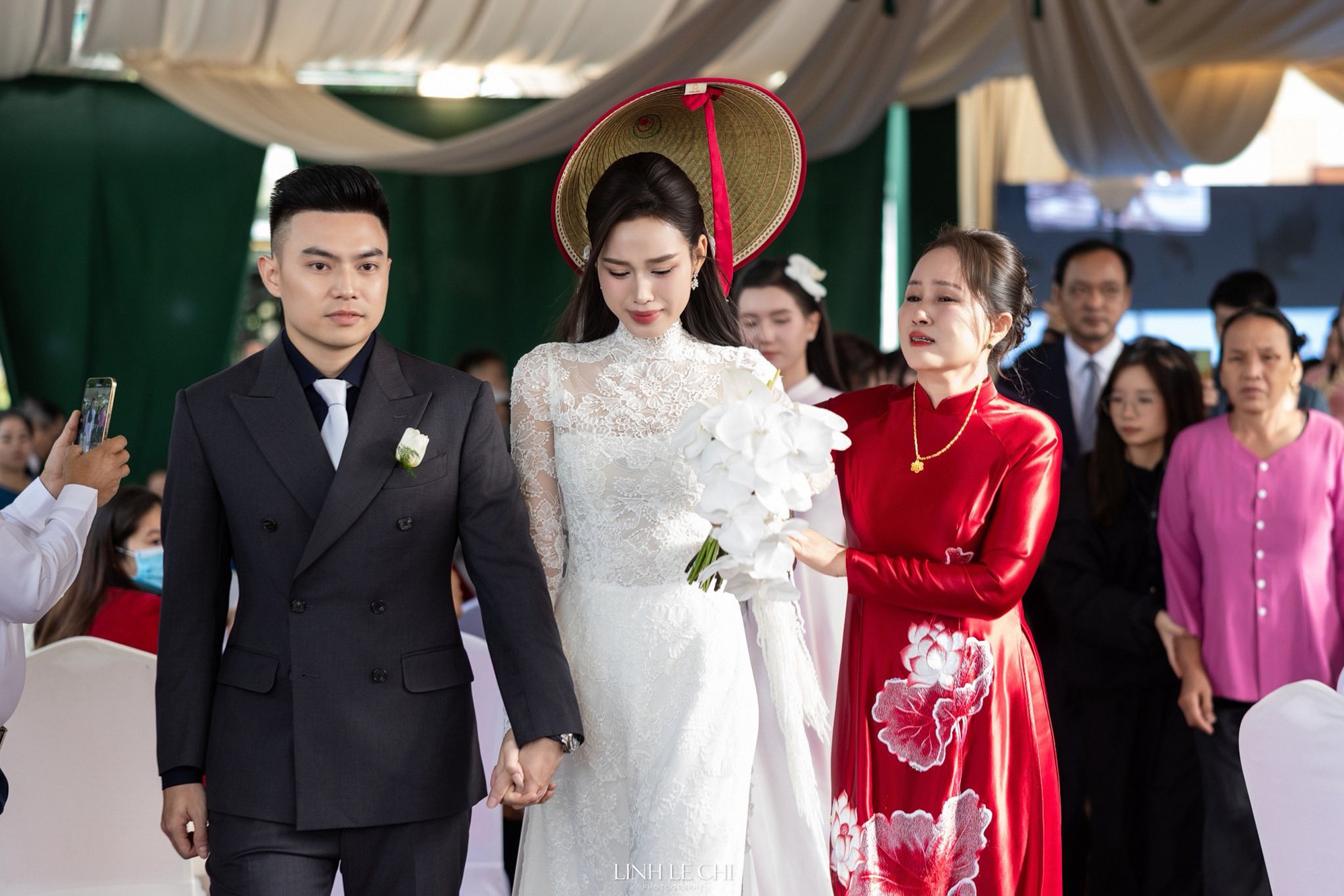 Chủ tịch tập đoàn Sơn Hải xin phép được đón con dâu, chồng Đỗ Hà đứng sau có biểu cảm thế này- Ảnh 3.