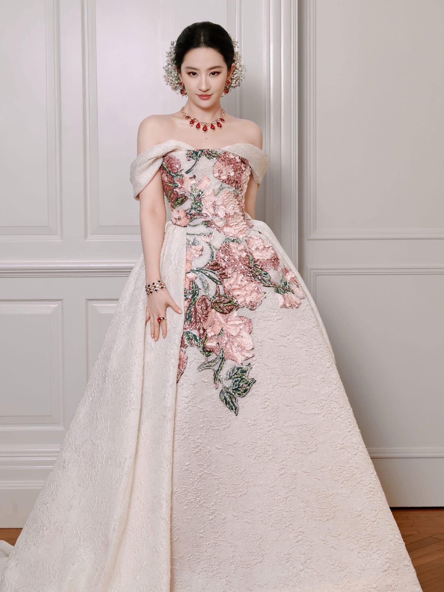 Hot nhất Weibo hiện tại: Nhan sắc của Lưu Diệc Phi khiến 110 triệu người phải… xem lại lịch- Ảnh 3.