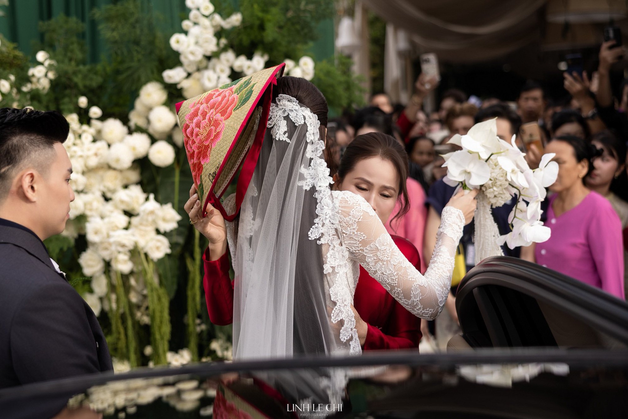 Chủ tịch tập đoàn Sơn Hải xin phép được đón con dâu, chồng Đỗ Hà đứng sau có biểu cảm thế này- Ảnh 4.