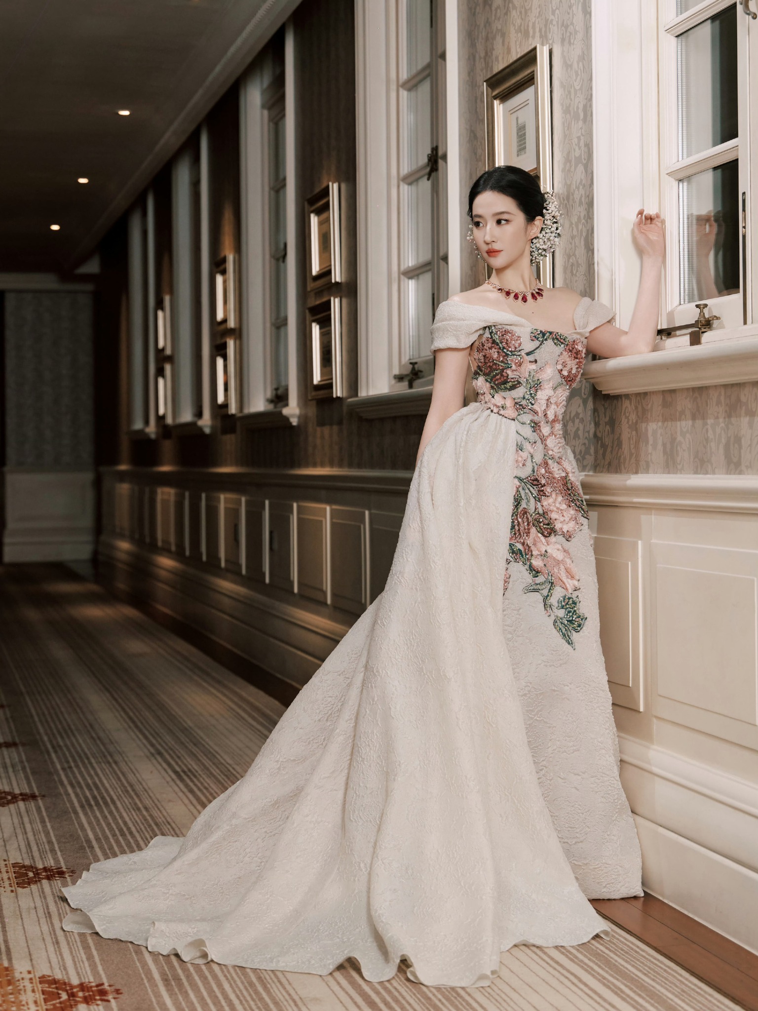 Hot nhất Weibo hiện tại: Nhan sắc của Lưu Diệc Phi khiến 110 triệu người phải… xem lại lịch- Ảnh 2.