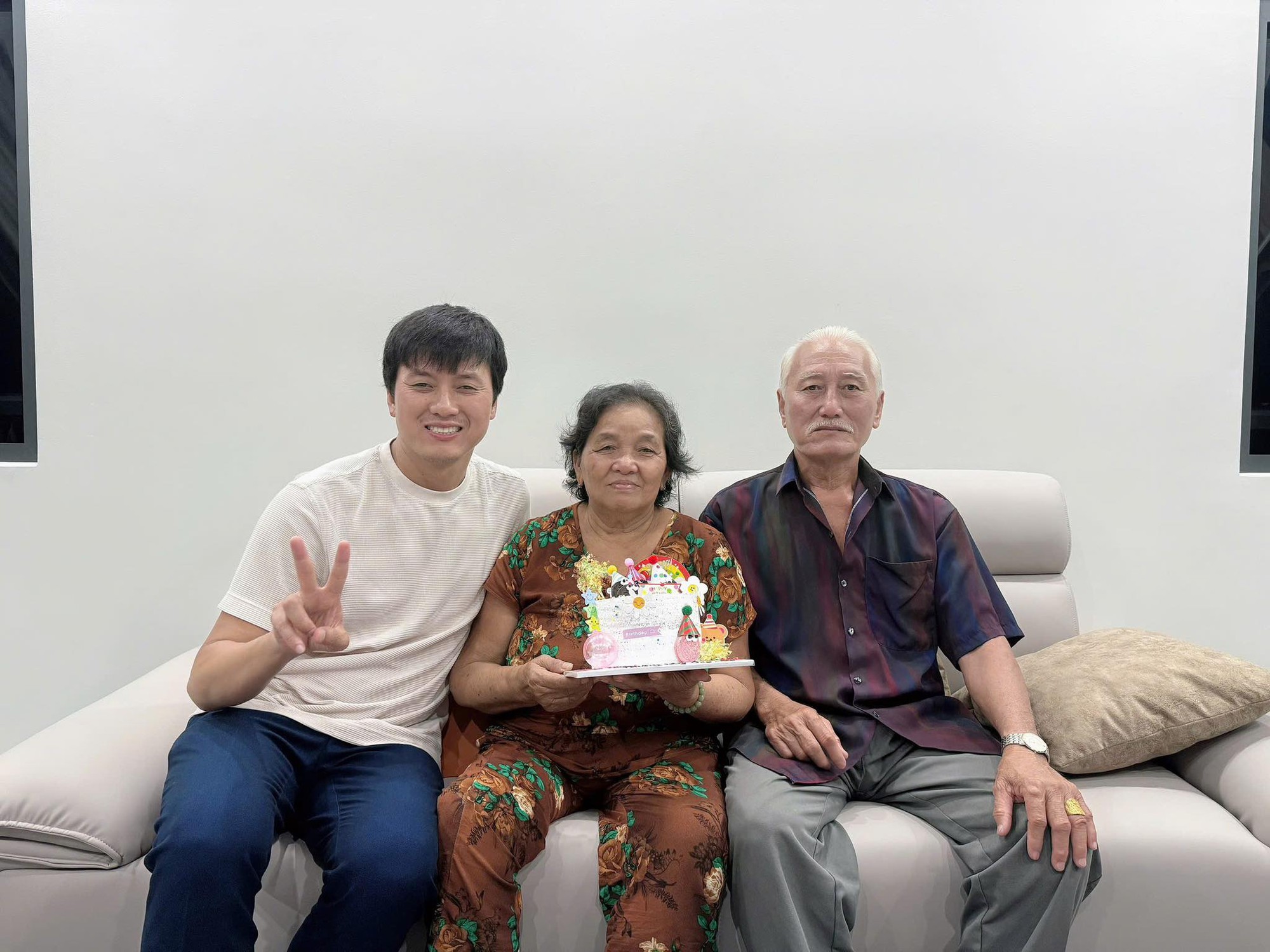 Nam diễn viên lấy vợ kém 16 tuổi: “Tôi có một khoản tiền dành riêng cho gia đình và không được đụng vào”- Ảnh 3.