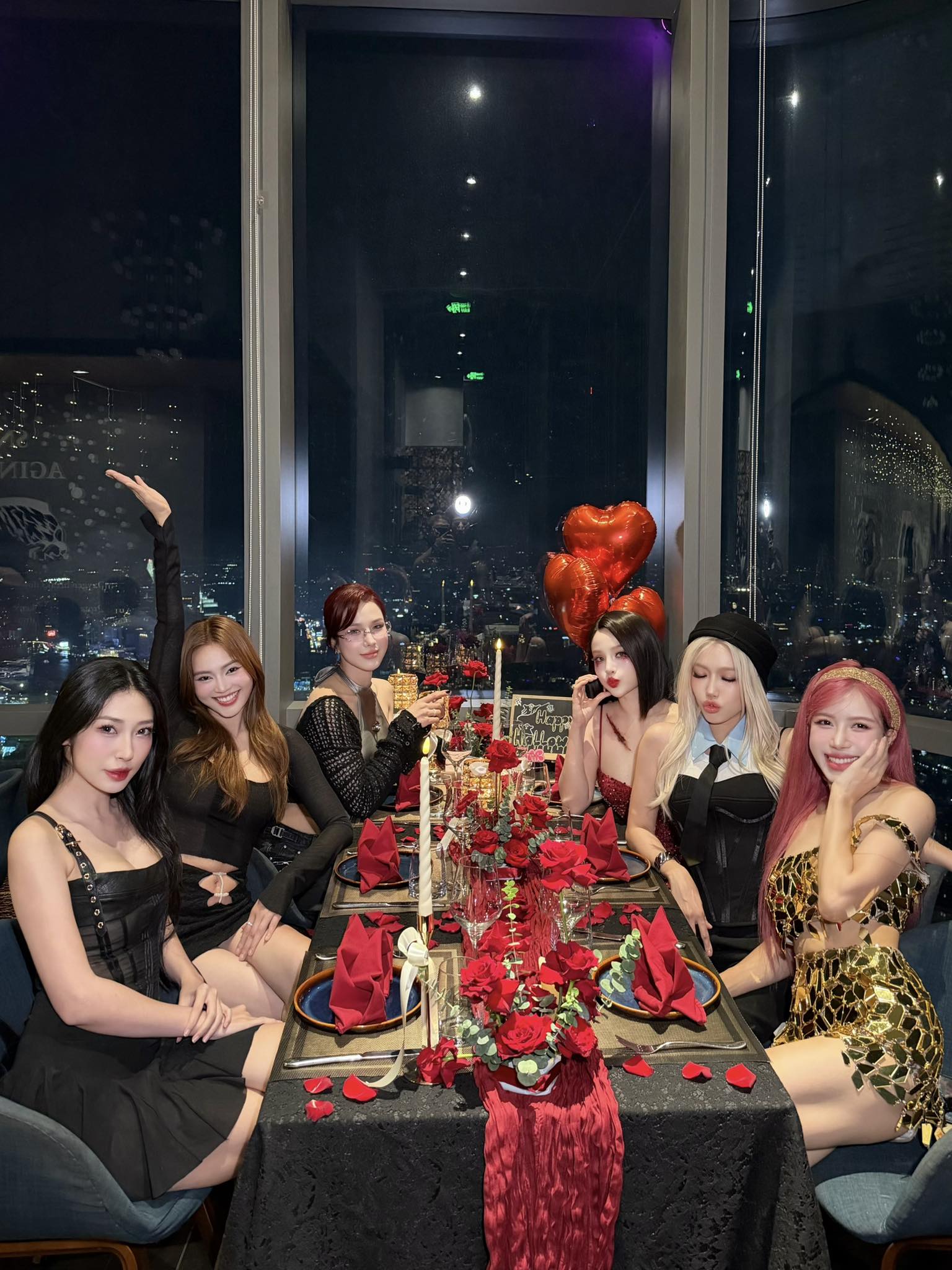 Dàn sao Việt chơi Halloween: Không nhận ra nổi Quỳnh Anh Shyn, 2 Anh Trai cùng nhau làm vậy cũng được hả?- Ảnh 16. Dàn sao Việt chơi Halloween: Không nhận ra nổi Quỳnh Anh Shyn, 2 Anh Trai cùng nhau làm vậy cũng được hả?- Ảnh 16.