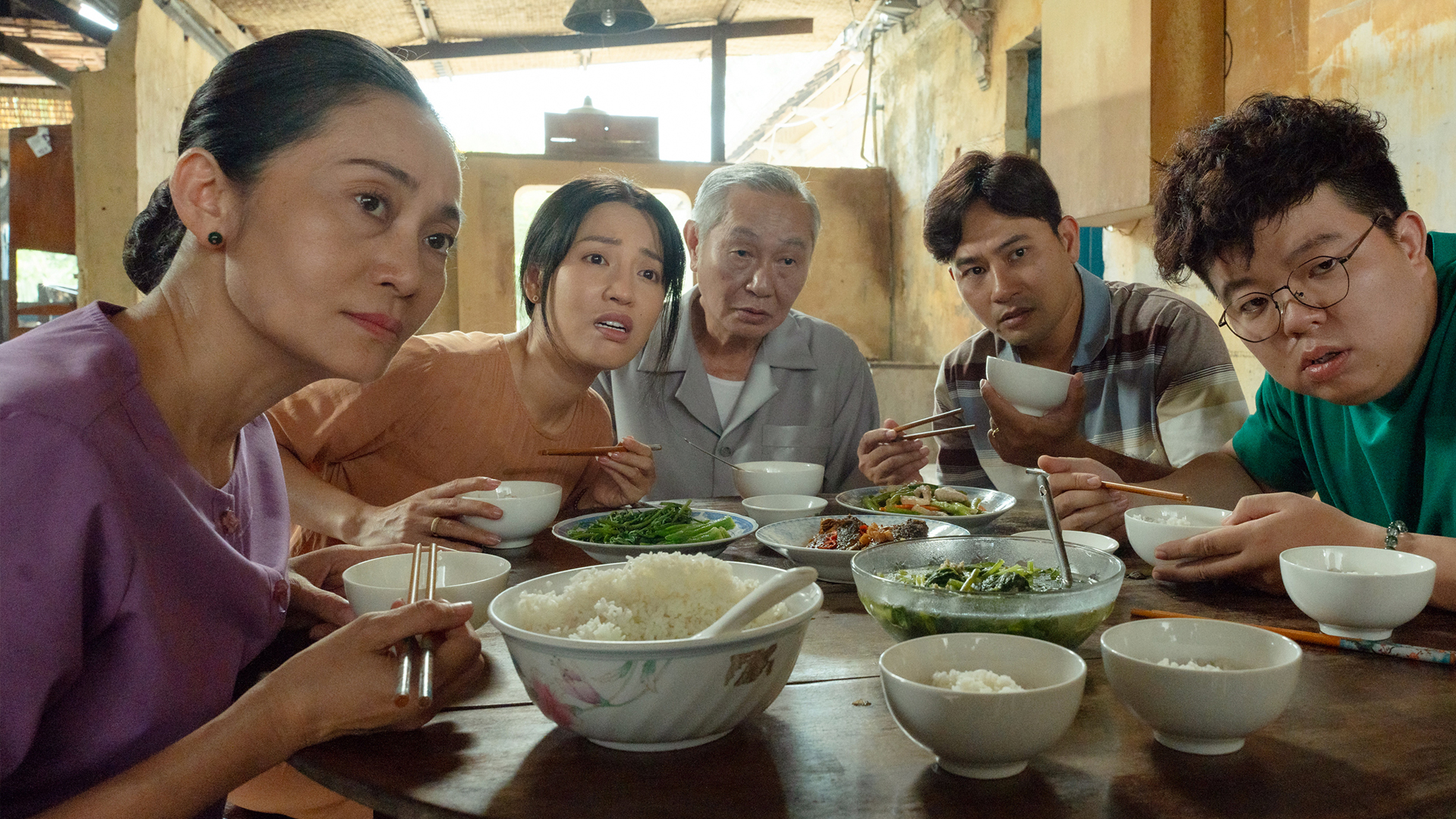 Xuất hiện phim Việt được hàng loạt báo Hàn tung hô: Vừa hài hước vừa xúc động, chắc chắn bạn sẽ xem lại lần 2- Ảnh 5. Xuất hiện phim Việt được hàng loạt báo Hàn tung hô: Vừa hài hước vừa xúc động, chắc chắn bạn sẽ xem lại lần 2- Ảnh 5.