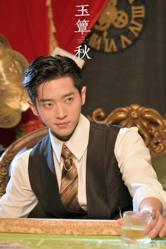 Bắt gặp cặp đôi ngôn tình hôn nhau quá dữ giữa chốn đông người: Nhà trai đẹp đỉnh, xem mà không thở nổi- Ảnh 1. Bắt gặp cặp đôi ngôn tình hôn nhau quá dữ giữa chốn đông người: Nhà trai đẹp đỉnh, xem mà không thở nổi- Ảnh 1.