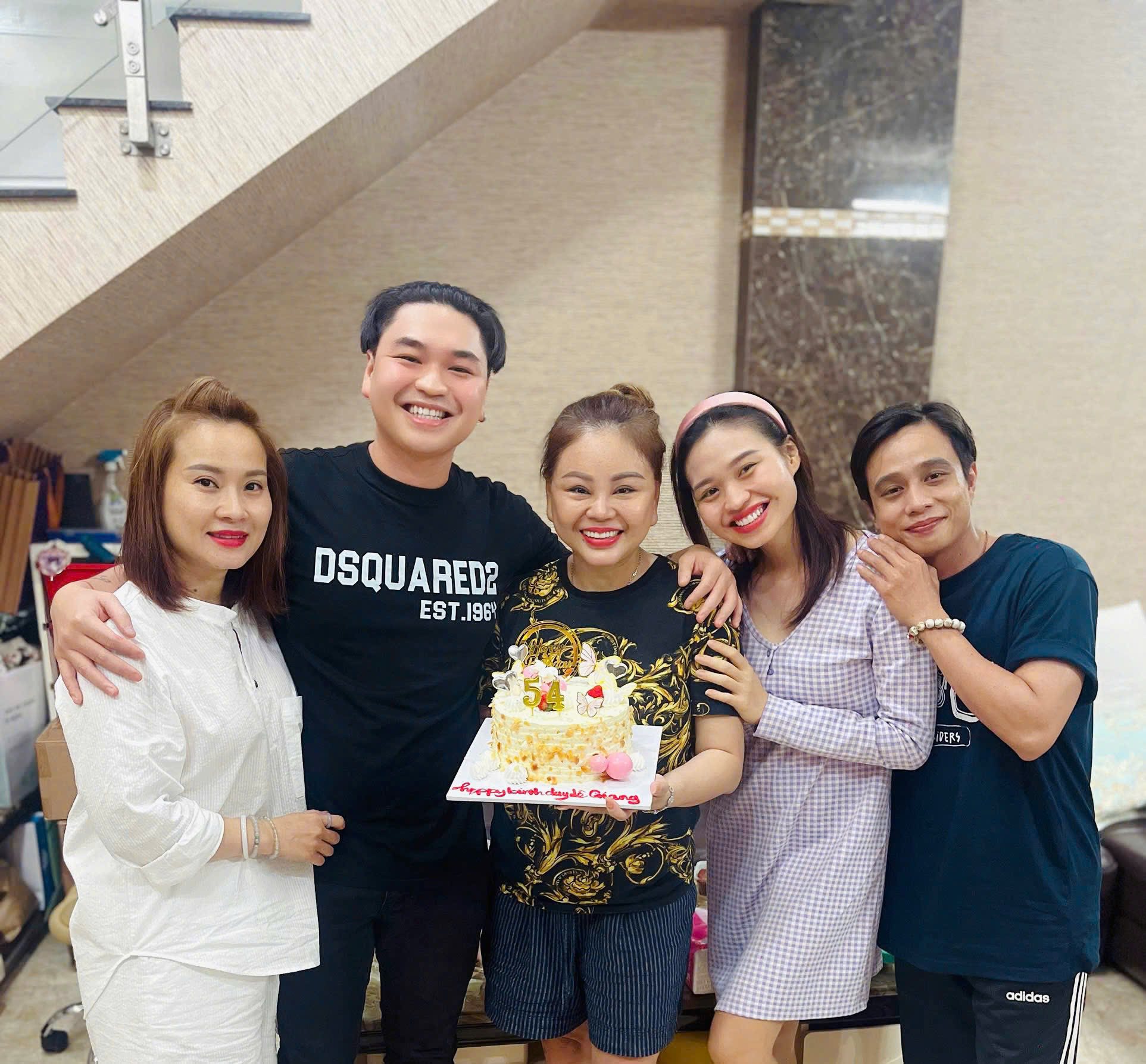 Nhận cái kết đắng vì 2 lần đổ vỡ, ngoài 50 tuổi nữ nghệ sĩ mới có cuộc sống an yên- Ảnh 4. Nhận cái kết đắng vì 2 lần đổ vỡ, ngoài 50 tuổi nữ nghệ sĩ mới có cuộc sống an yên- Ảnh 4.