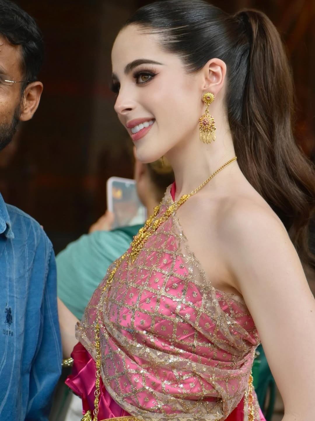 Tân Miss Universe 2025 là ai mà đăng quang lại gây phẫn nộ đến thế này?- Ảnh 11. Tân Miss Universe 2025 là ai mà đăng quang lại gây phẫn nộ đến thế này?- Ảnh 11.