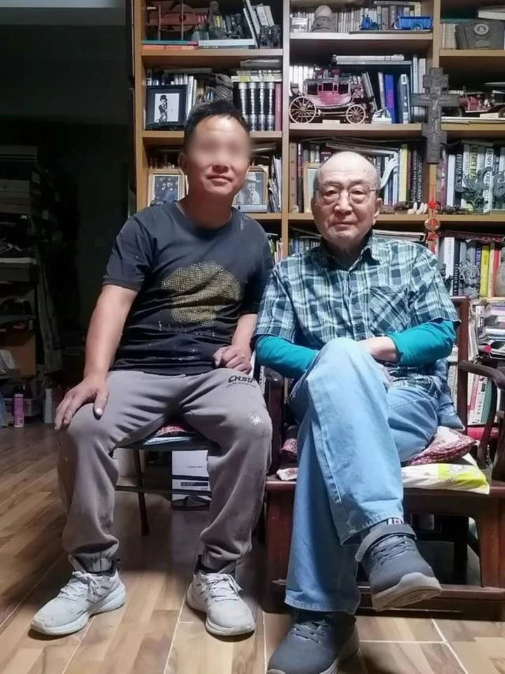 "Tể tướng Lưu gù" nổi tiếng một thời giờ ra sao? 5740695dd77849f2979e5d74c91e8fad 1 1 13444594 1759917957960 1759917958348714037728