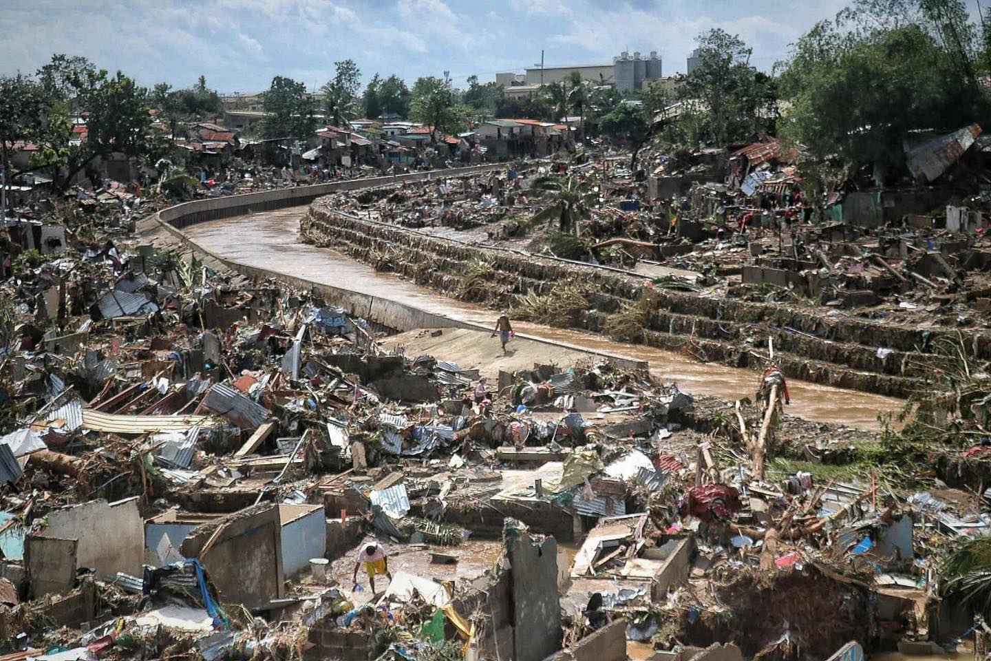 Bão cuồng phong Kalmaegi quá hung tàn, tất cả đều bị phá hủy: Những hình ảnh flycam lột tả sự thảm khốc- Ảnh 6.