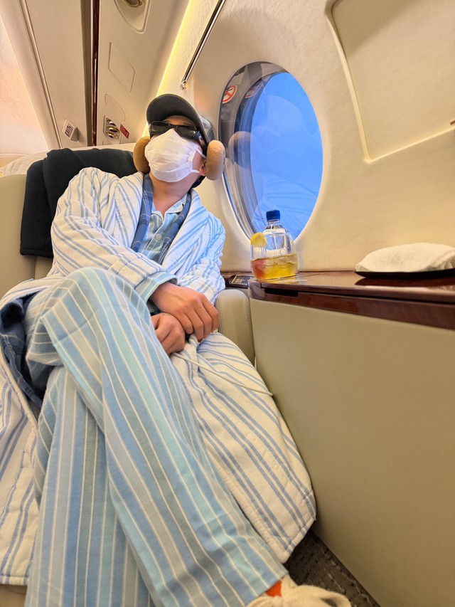 Đây rồi G-Dragon đã hạ cánh sân bay Nội Bài, còn vẫy tay chào fan Việt cực đáng yêu!- Ảnh 11.