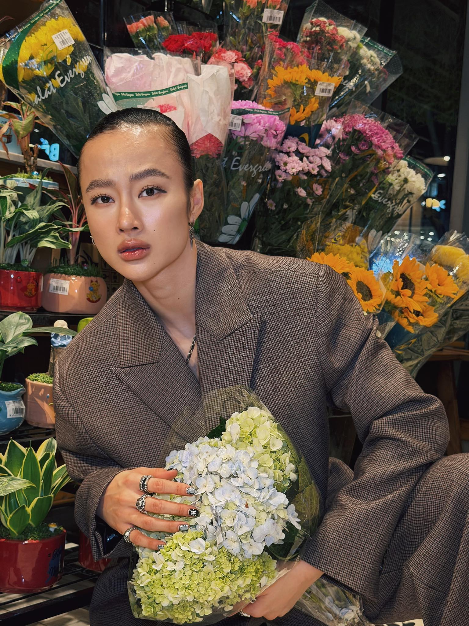 Angela Phương Trinh lạ lắm, sao lại có