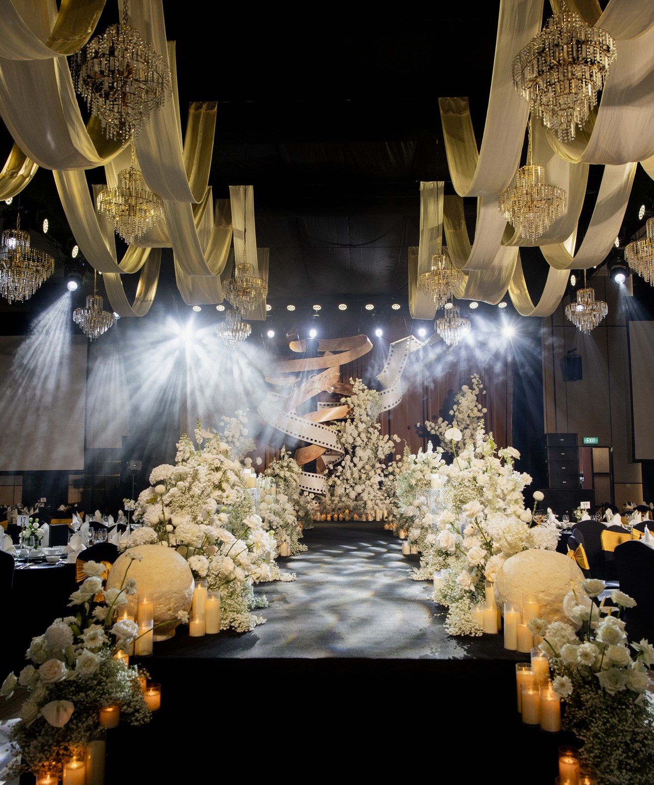 Đám cưới diễn viên Đình Tú - Ngọc Huyền: Dâu rể gấp đôi visual, Quỳnh Nga và dàn mỹ nhân Vbiz đổ bộ- Ảnh 5.