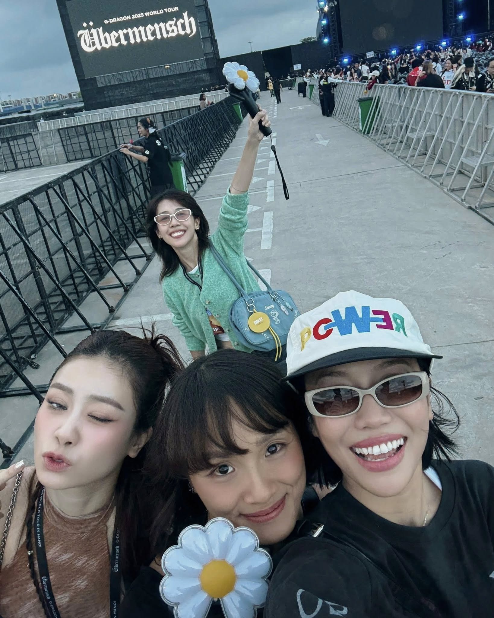 2 ngày nữa ra MV nhưng SOOBIN vẫn ham vui, ra Hà Nội đu concert