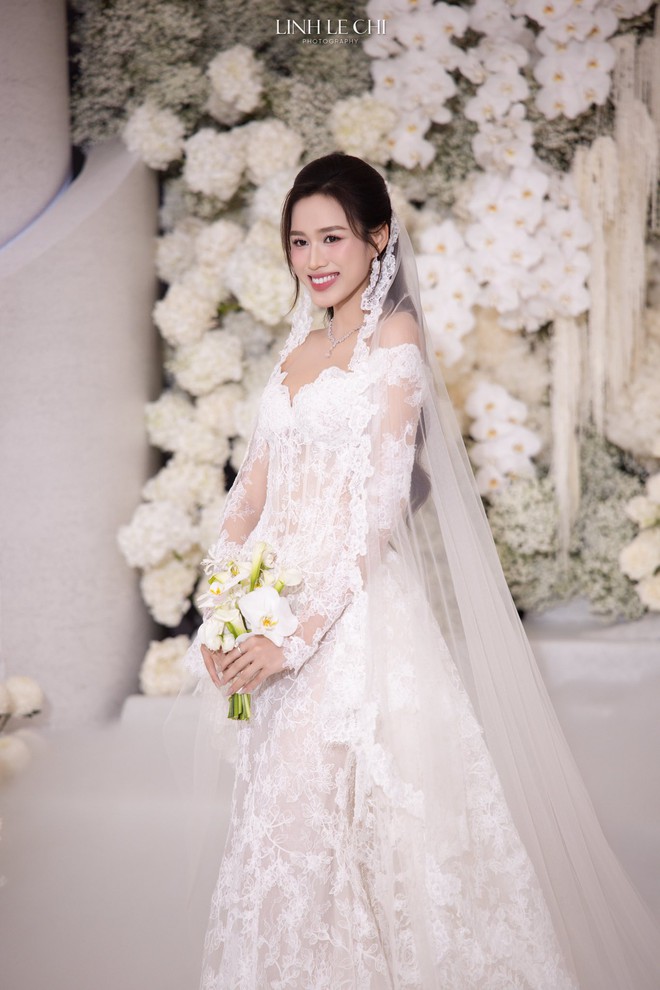 Đám cưới Hoa hậu Đỗ Hà - Viết Vương tại Hà Nội: Cô dâu ôm chồng khóc nức nở,