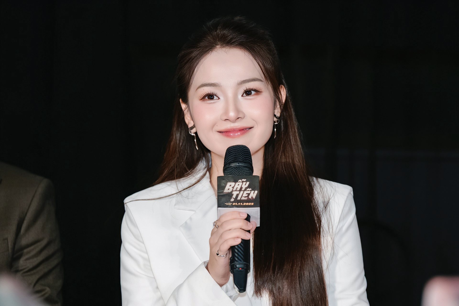 Việt Nam có 1 mỹ nhân giống hàng loạt minh tinh châu Á: Đẹp tựa Baifern Pimchanok, sang như Kim Ji Won, hao hao Triệu Lệ Dĩnh- Ảnh 7.