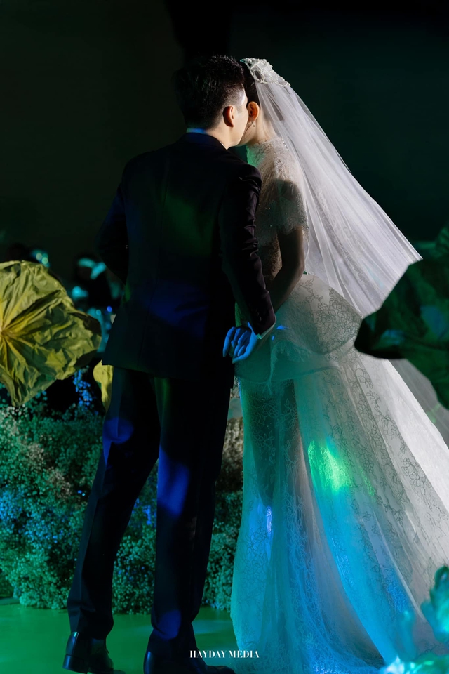 Đám cưới Hương Liên tại Hà Nội: Chú rể thiếu gia cuối cùng đã lộ rõ mặt, cặp đôi thực hiện nghi thức lạ!- Ảnh 2.