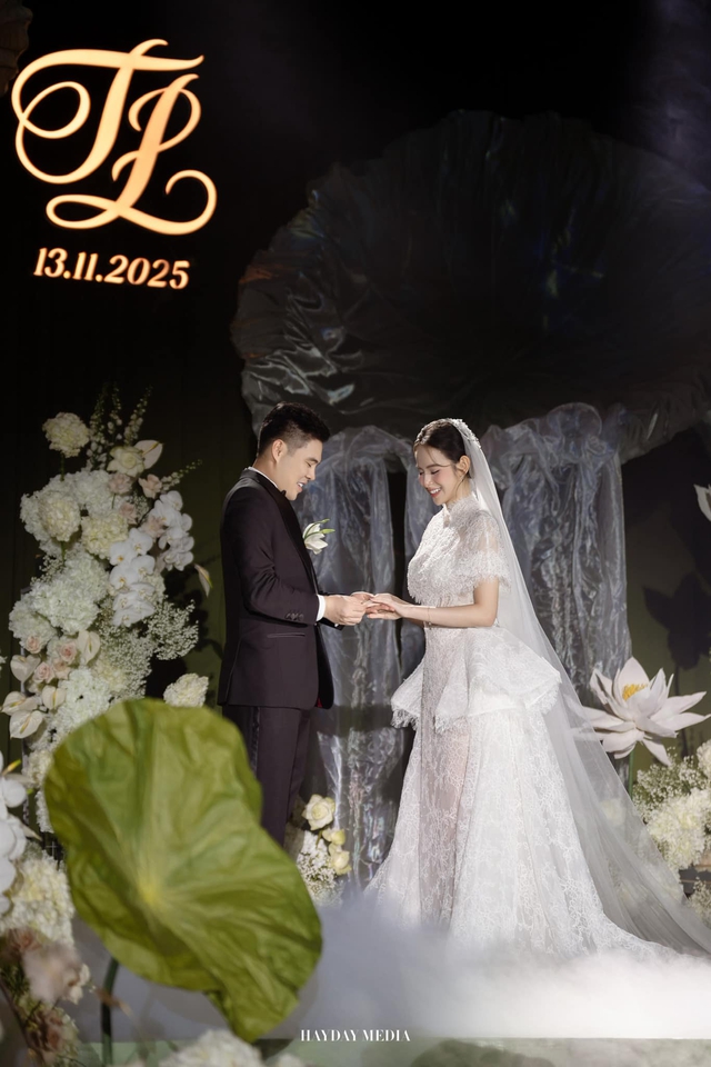 Đám cưới Hương Liên tại Hà Nội: Chú rể thiếu gia cuối cùng đã lộ rõ mặt, cặp đôi thực hiện nghi thức lạ!- Ảnh 4.