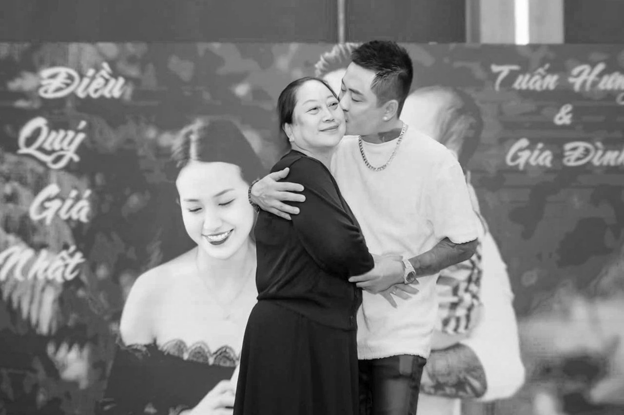 Hàng trăm sao Việt chia buồn với Tuấn Hưng- Ảnh 1.