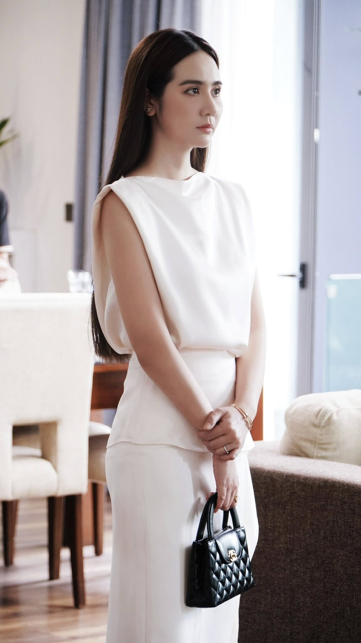 Đẹp như tiên mà đứng cạnh mỹ nhân Vbiz này cũng phải lép vế: Người đâu sang khủng khiếp, mặc gì cũng thành trend- Ảnh 5.