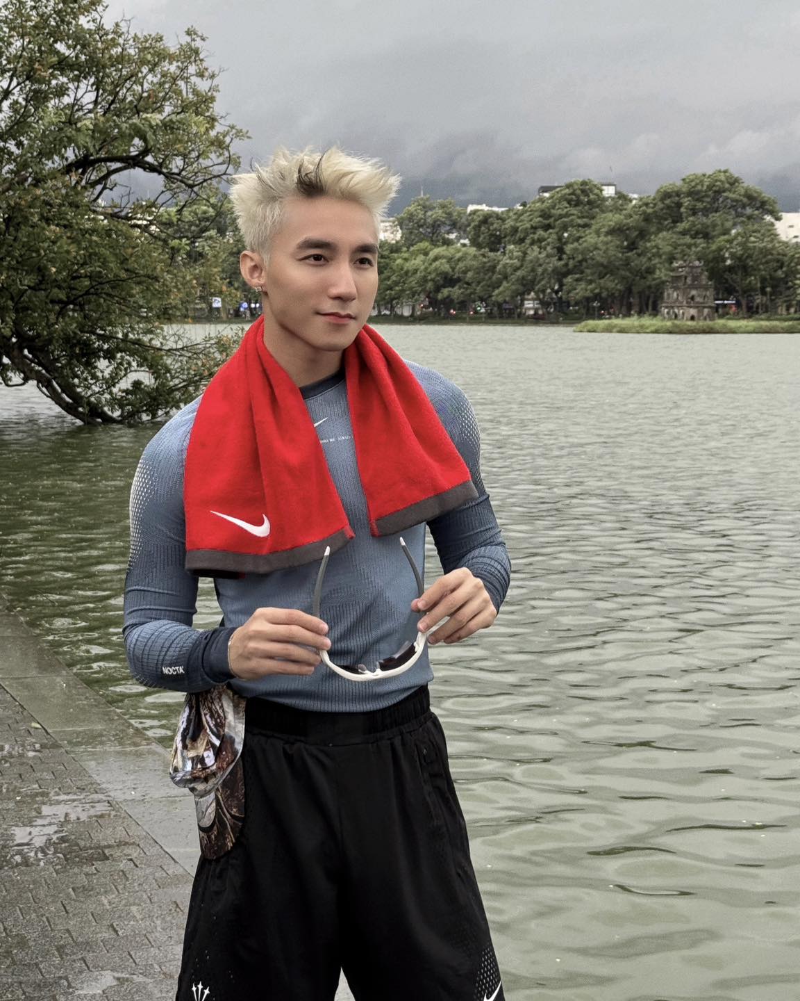 Kỹ năng tàng hình của Sơn Tùng- Ảnh 1. Kỹ năng tàng hình của Sơn Tùng- Ảnh 1.