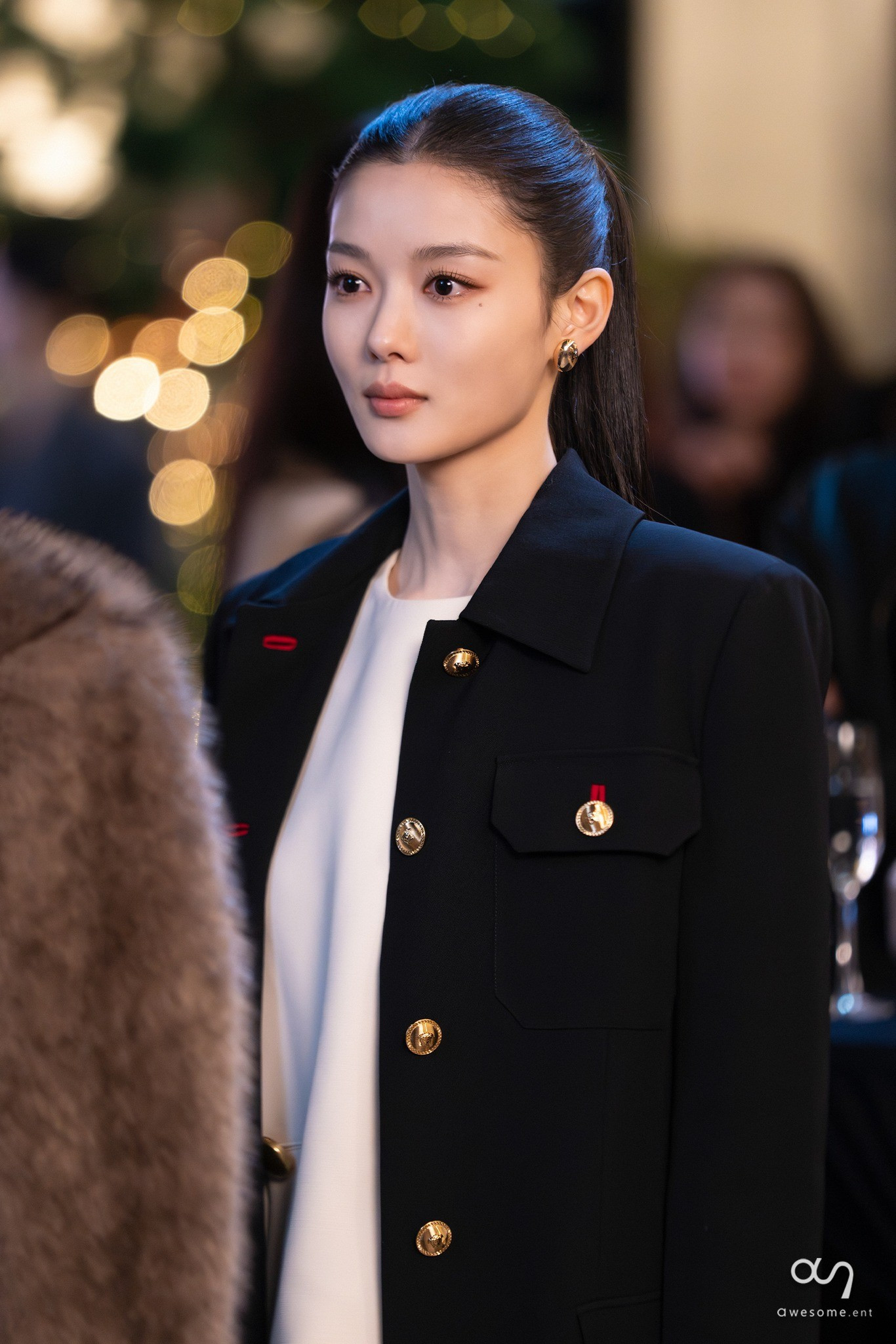 Phim Hàn chiếm top 1 toàn cầu: Thống trị 108 quốc gia, nữ chính đẹp đến mức lấy hết may mắn trên đời- Ảnh 7. Phim Hàn chiếm top 1 toàn cầu: Thống trị 108 quốc gia, nữ chính đẹp đến mức lấy hết may mắn trên đời- Ảnh 7.