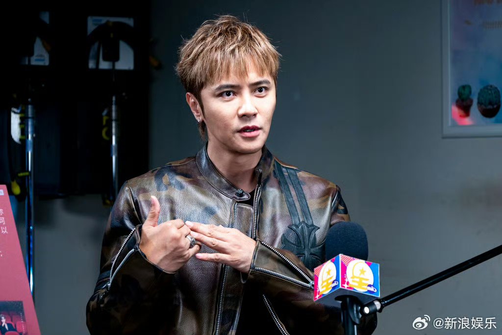 Ca sĩ T. bị cấm sóng: Ca sĩ T. bị cấm sóng: