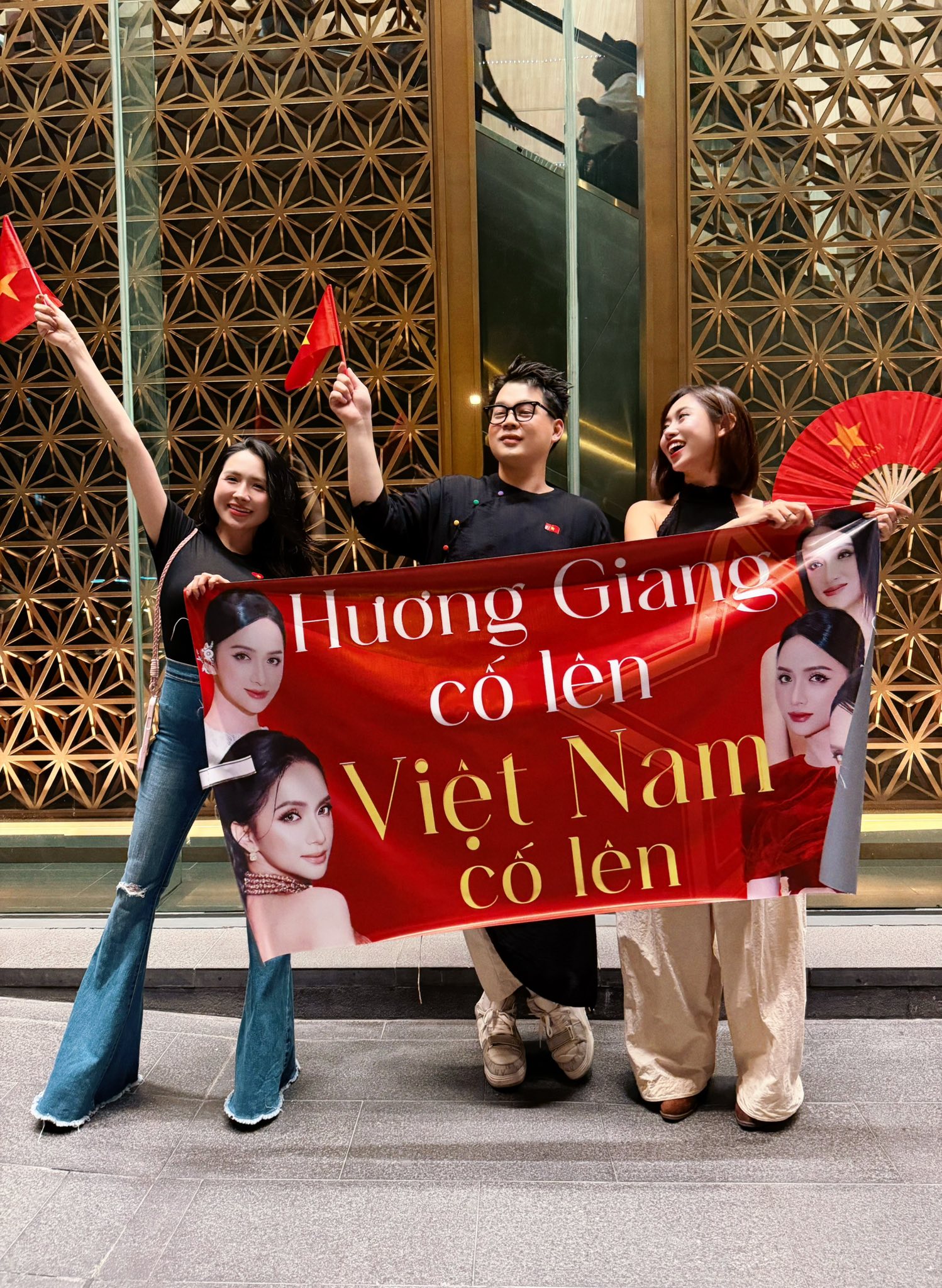 Dàn sao Việt sang Thái ủng hộ Hương Giang: Khí thế hừng hực trước thềm Chung kết Miss Universe!- Ảnh 1.