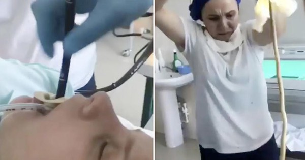 Kinh hoàng cảnh bác sĩ lôi con rắn dài 1,2m ra khỏi miệng một phụ nữ ở Nga 58443420 ec13 11ea b6db 3fe07f8d3ef6 1744446620451 1744446620727259680530 0 41 540 905 crop 1744446639459821401598jpeg