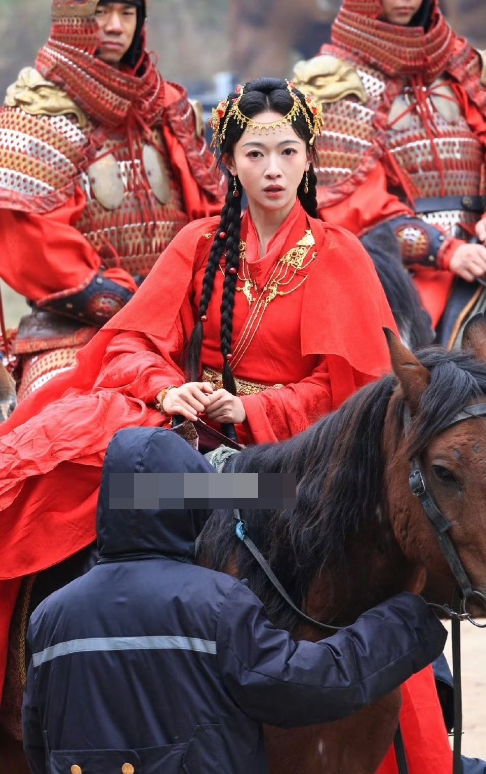 Cả đời chưa thấy mỹ nhân cổ trang nào xấu cỡ này: Mặc váy cưới mà như hóa cương thi, 360 độ toàn góc chết- Ảnh 4.