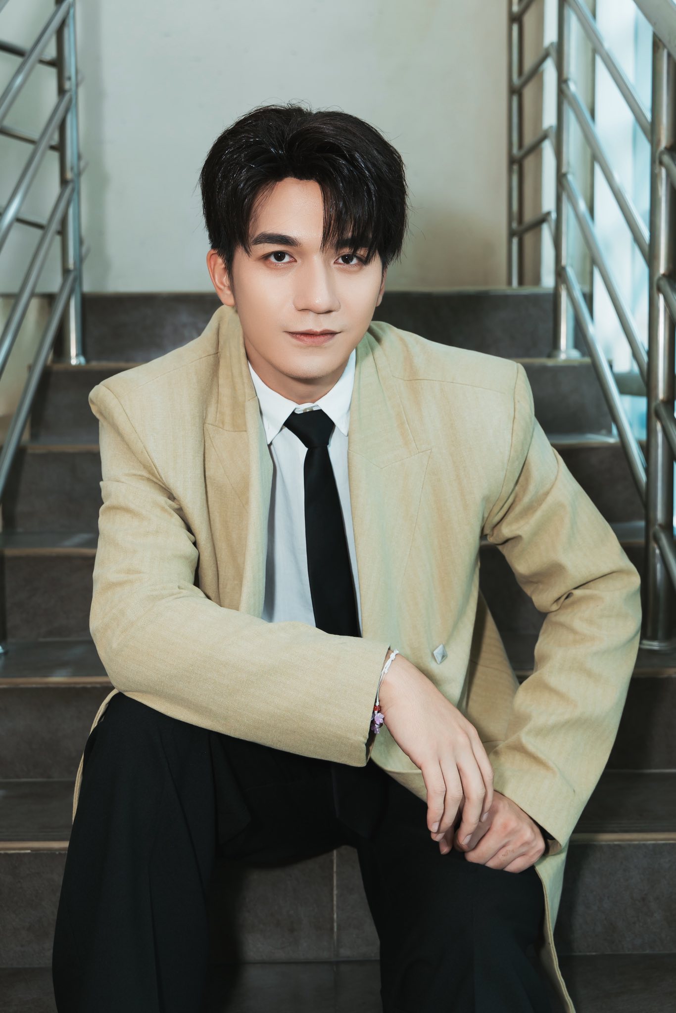 Mỹ nam Việt duy nhất mới đóng 3 phim đã cán mốc 1.300 tỷ: Đẹp gì đẹp khiếp thế, muốn không nổi tiếng cũng khó- Ảnh 1.