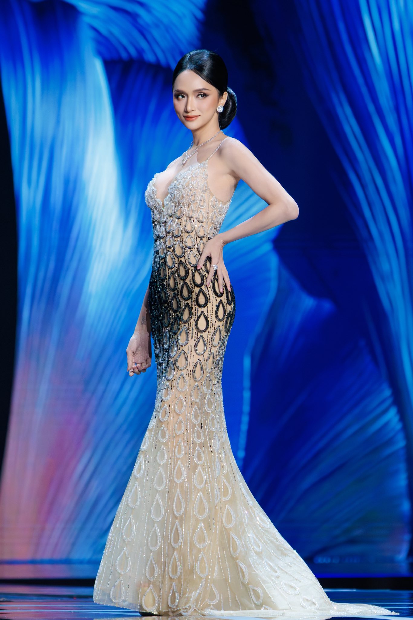 Rộ danh sách Top 30 Miss Universe, Hương Giang có kết quả ra sao?- Ảnh 4. Rộ danh sách Top 30 Miss Universe, Hương Giang có kết quả ra sao?- Ảnh 4.