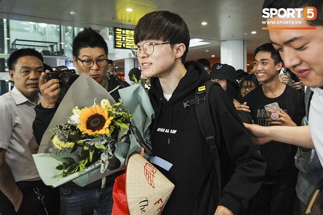 "Quỷ vương" Faker đến Việt Nam 58548533026144508855554631998274908325813638n 1763616087819 17636160880481778546368