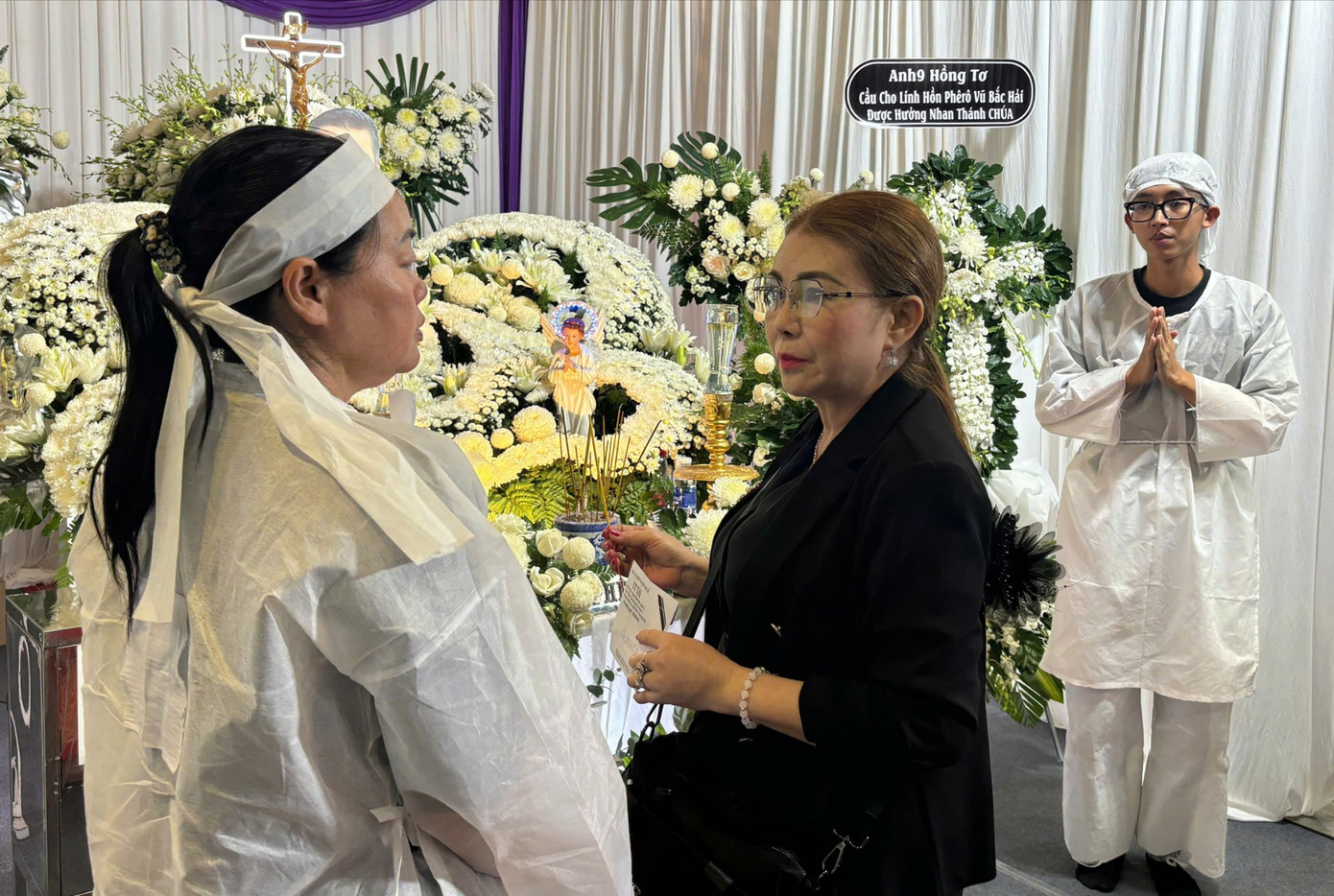 NSƯT Kim Tử Long, Hồng Tơ đến tiễn đưa nghệ sĩ Bắc Hải- Ảnh 8. NSƯT Kim Tử Long, Hồng Tơ đến tiễn đưa nghệ sĩ Bắc Hải- Ảnh 8.