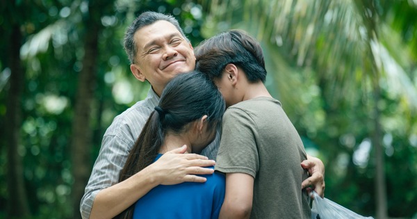 Phim Việt "ồn hơn cái chợ" lại được khen hay: Nam chính là bậc thầy diễn xuất, nội dung khó đoán hơn lên trời 58550039312552252266293813642954026588431065n 1763656170800 1763656171844710932943 176 0 1223 2000 crop 17636563366481405548940jpg