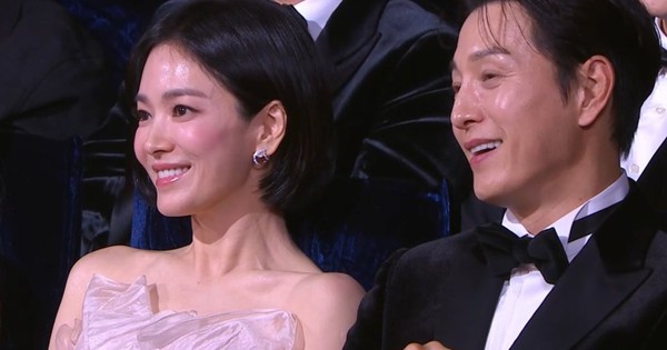 Bức ảnh khiến Song Hye Kyo vướng thị phi 26 Bức ảnh khiến Song Hye Kyo vướng thị phi 585894083 1906044363625725 4529936532223478625 n 1763708464119 176370846445421866697 186 0 914 1390 crop 1763708584255609127292jpg