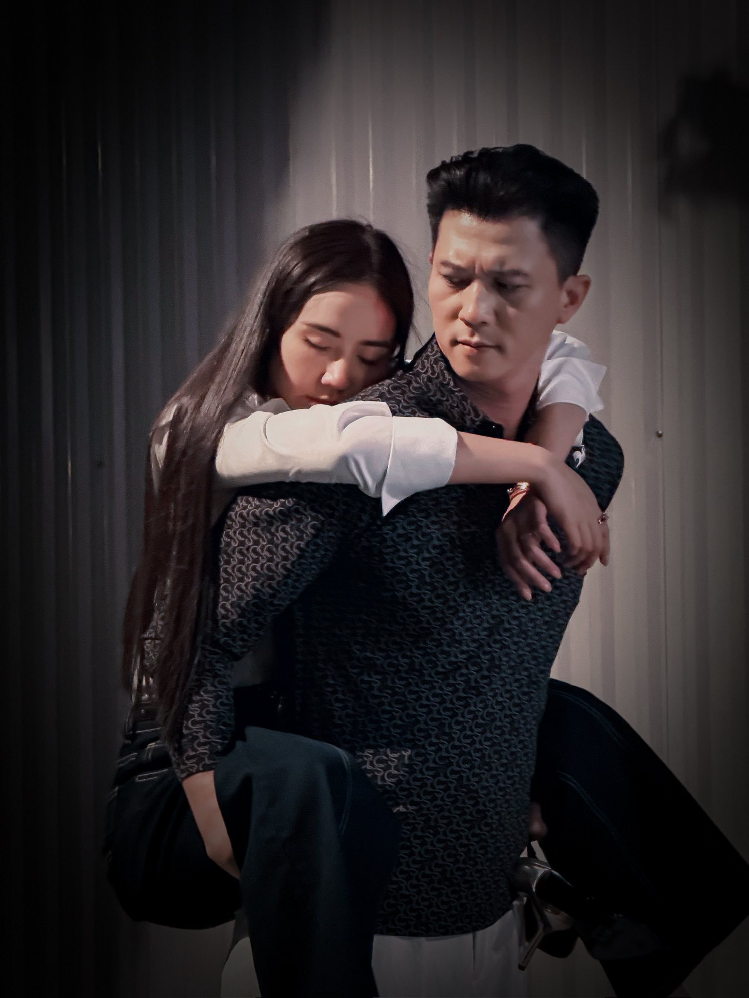 Đẹp như tiên mà đứng cạnh mỹ nhân Vbiz này cũng phải lép vế: Người đâu sang khủng khiếp, mặc gì cũng thành trend- Ảnh 1.