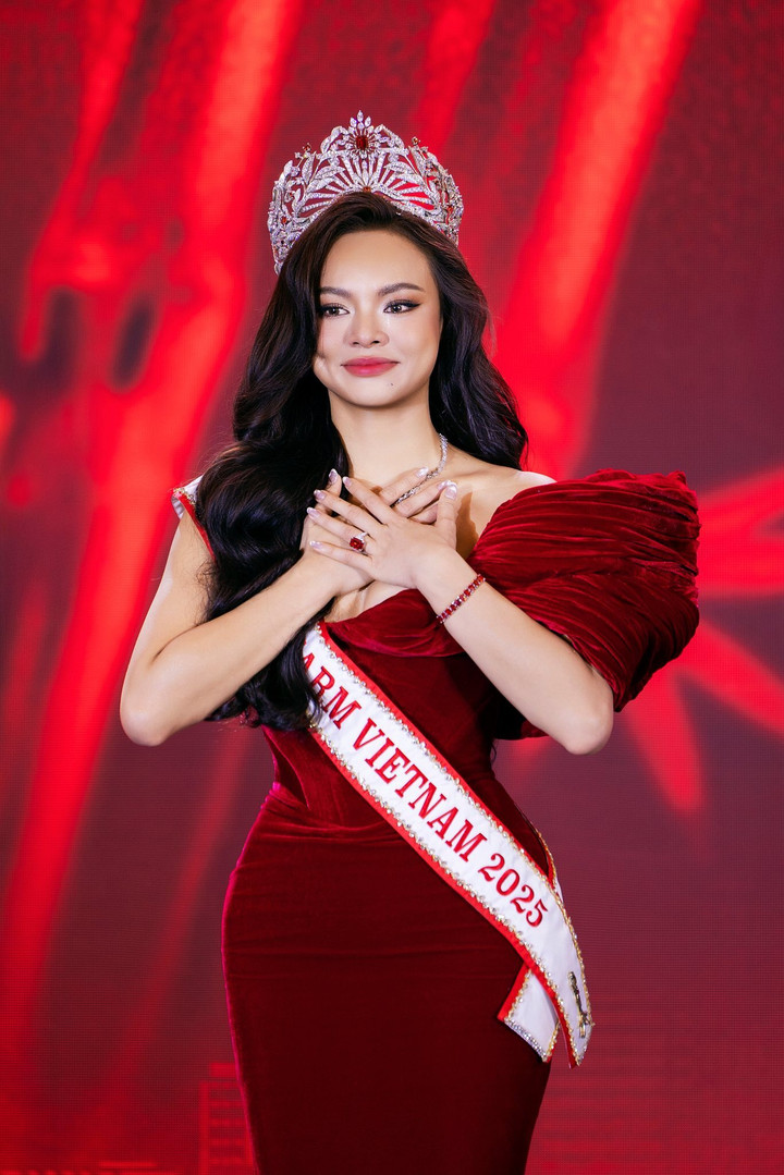 Sắc vóc nóng bỏng của Á hậu đại diện Việt Nam tham dự Miss Charm 2025- Ảnh 2.