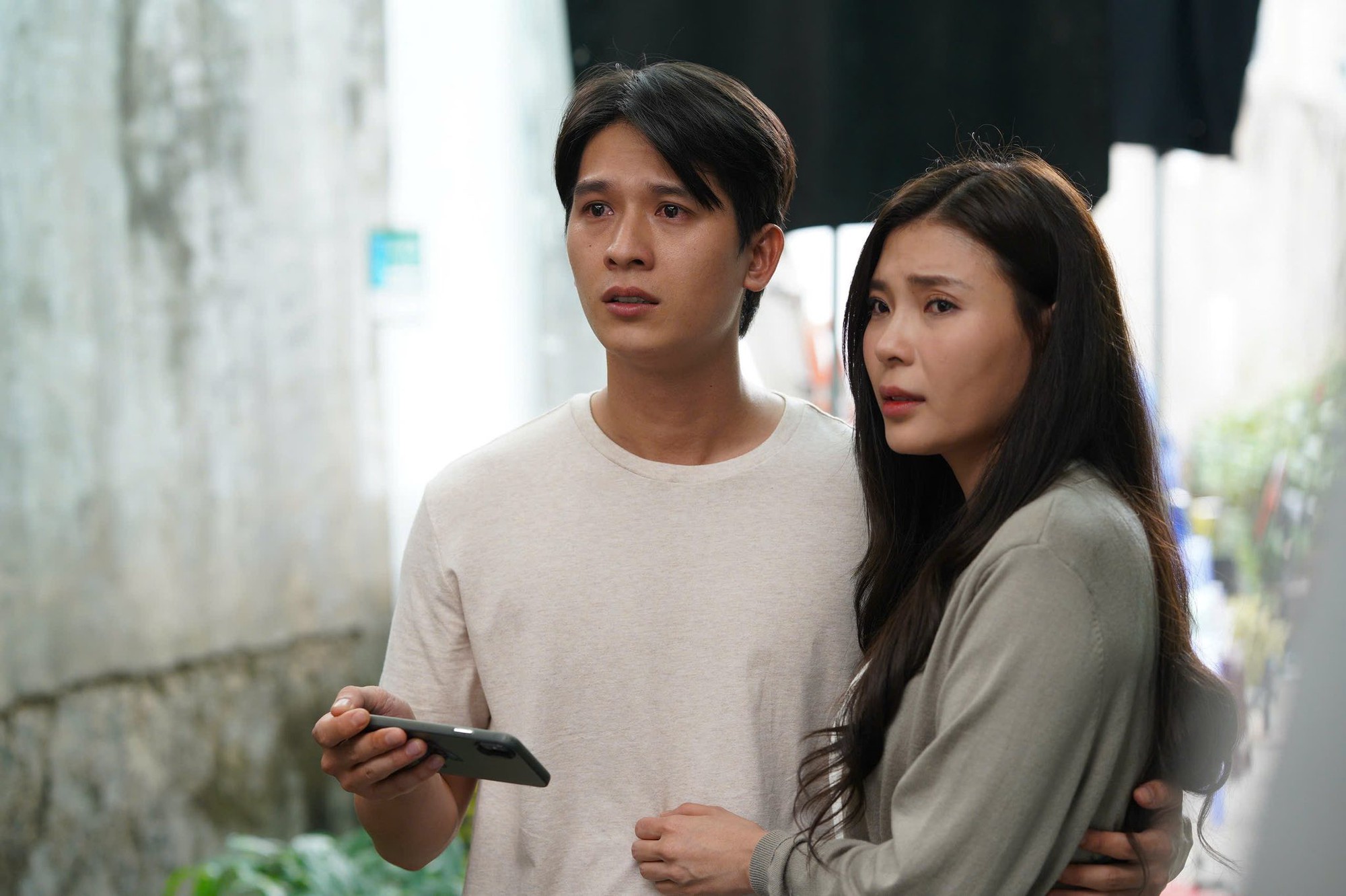 Vbiz mới có cặp chị em lệch nhau 10 tuổi vẫn quá đẹp đôi, nhà gái U40 mà như thiếu nữ đôi mươi- Ảnh 1.