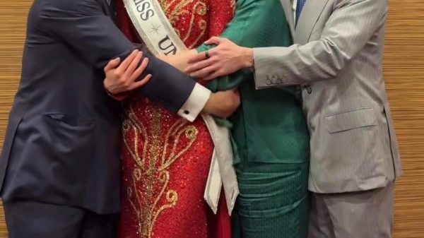 Bố Hoa hậu Hoàn vũ lên tiếng khi con gái bị dọa giết 587111416 32370769472571536 103332608254384586 n 1764409147290 17644091478911309181929