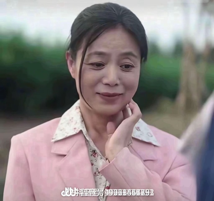 Ai làm ra phim Trung Quốc này điên thật rồi: Nữ chính hơn nam chính 30 tuổi, tam quan lệch lạc quá trời- Ảnh 2.