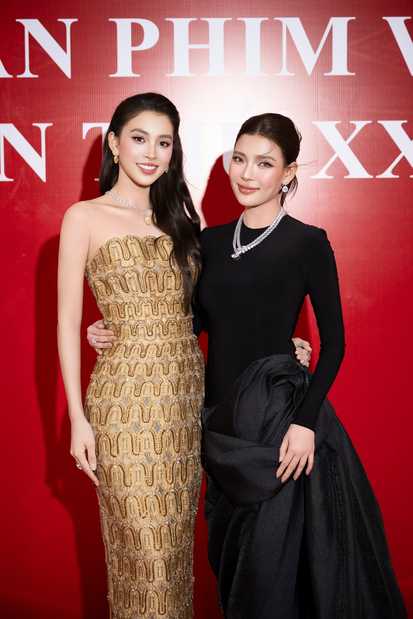 Khỏi cần ánh sáng, mỹ nhân Việt này tự phát sáng giữa khung hình: Cả mặt toàn tinh hoa, càng quay cận càng đẹp- Ảnh 8.