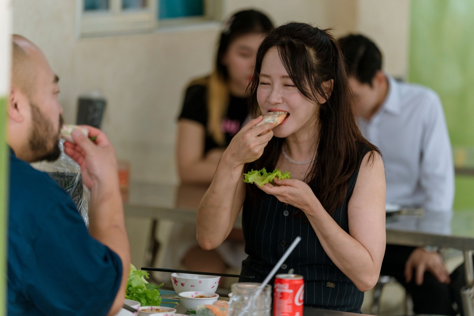 Song Ji Hyo ăn thử món kinh dị