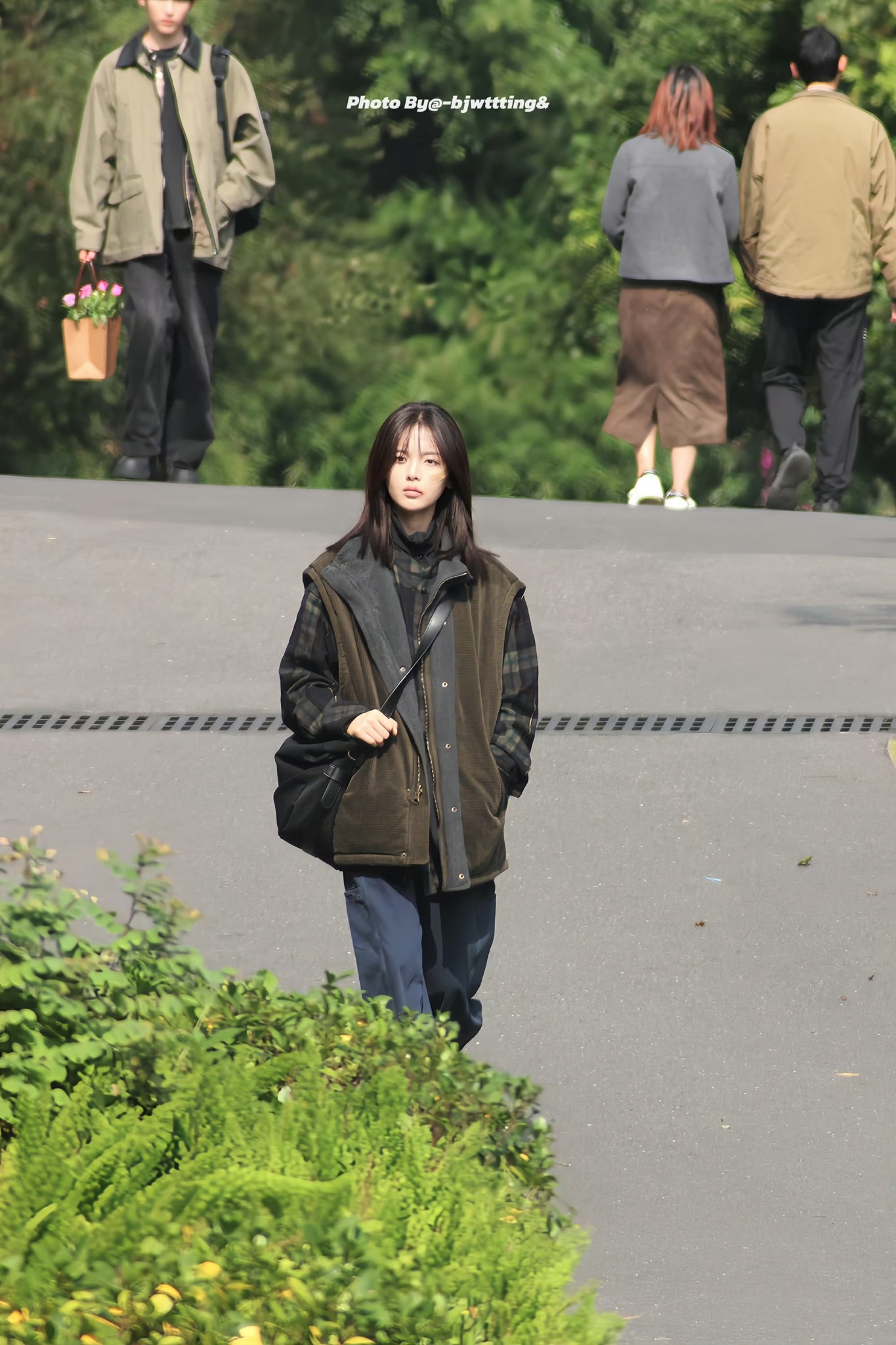 Ai cấm mỹ nhân này đóng vai nghèo giùm với: Khí chất quý tộc từ cốt cách, khoác bao tải lên người vẫn sang- Ảnh 2. Ai cấm mỹ nhân này đóng vai nghèo giùm với: Khí chất quý tộc từ cốt cách, khoác bao tải lên người vẫn sang- Ảnh 2.